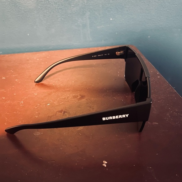 Men’s Burberry glasses - Picture 3 of 3